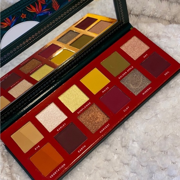 Ace Beauté ‘Classical Paradise’ Palette - Picture 3 of 9